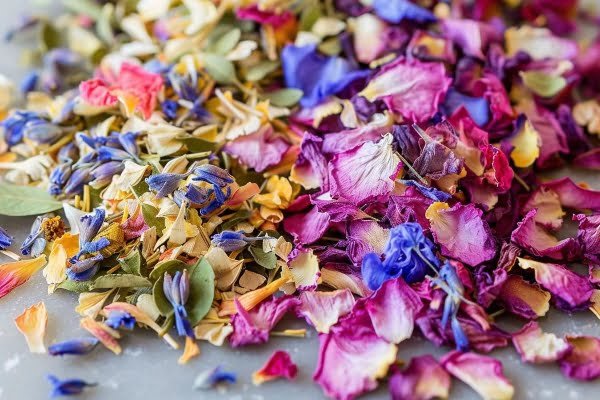 Dried flower confetti