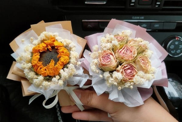 Mini dried flower bouquets
